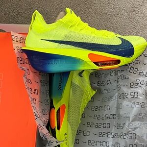 Nike Alphafly 3 Men’s Size 10 Racing Shoe Volt Athletic Shoes (Marathon Racing)